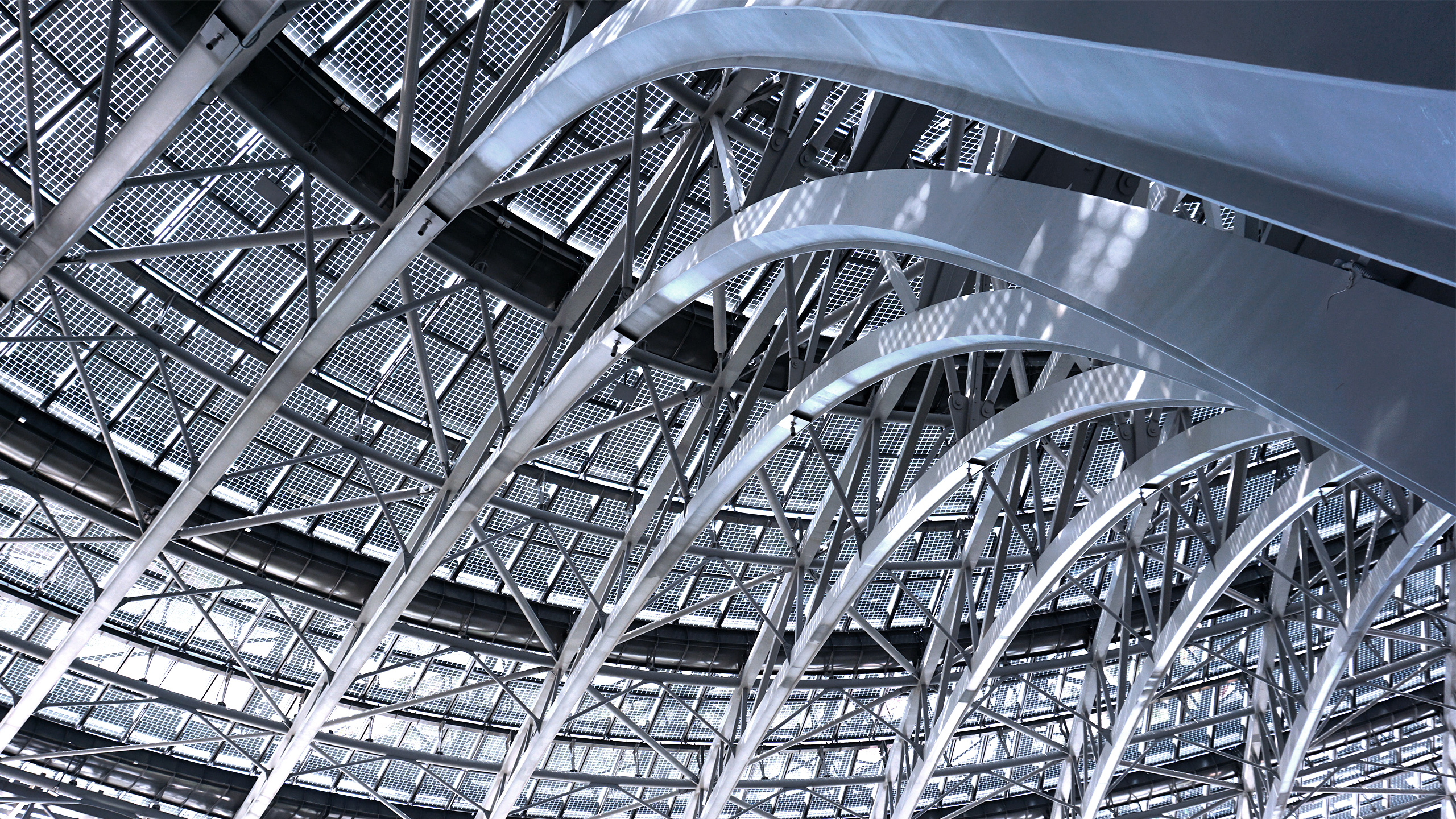 Modernes Gebäude mit Aluminiumfassade